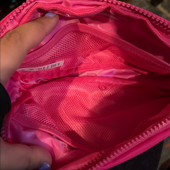 Lululemon volume 2 Vibrant Pink belt bag - Picture 2 of 4